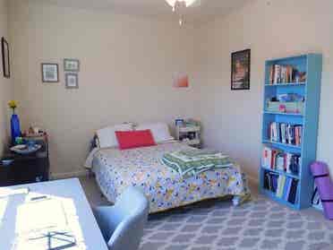 Looking for roommate