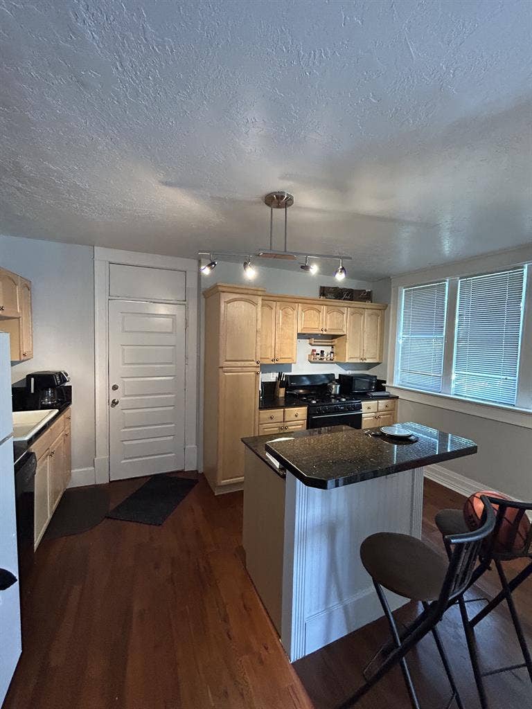 Looking for roommate ASAP