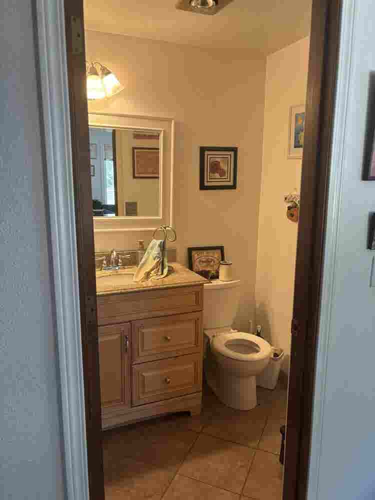 Looking for 2 Roommates:)