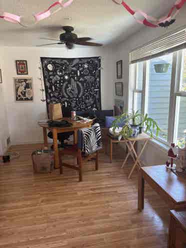 Looking for 2 Roommates:)