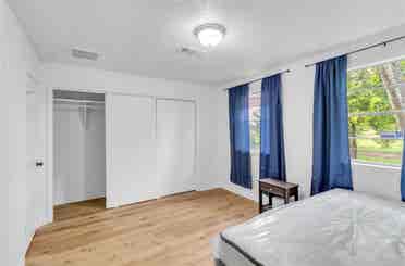 Affordable All-Bills Included Room
