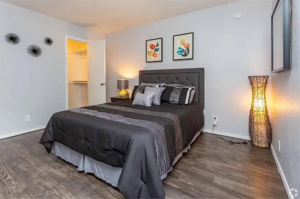 LOOKING FOR ROOMATE ASAP!!!
