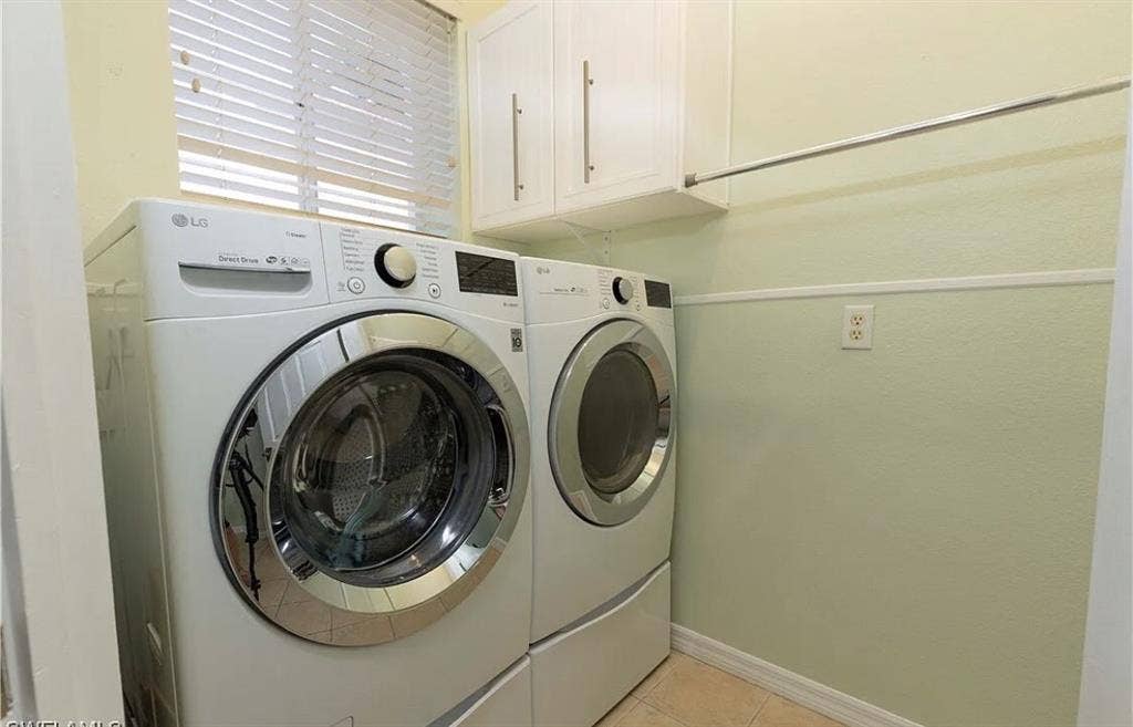 Room for rent beautiful townhouse