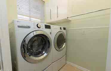Room for rent beautiful townhouse