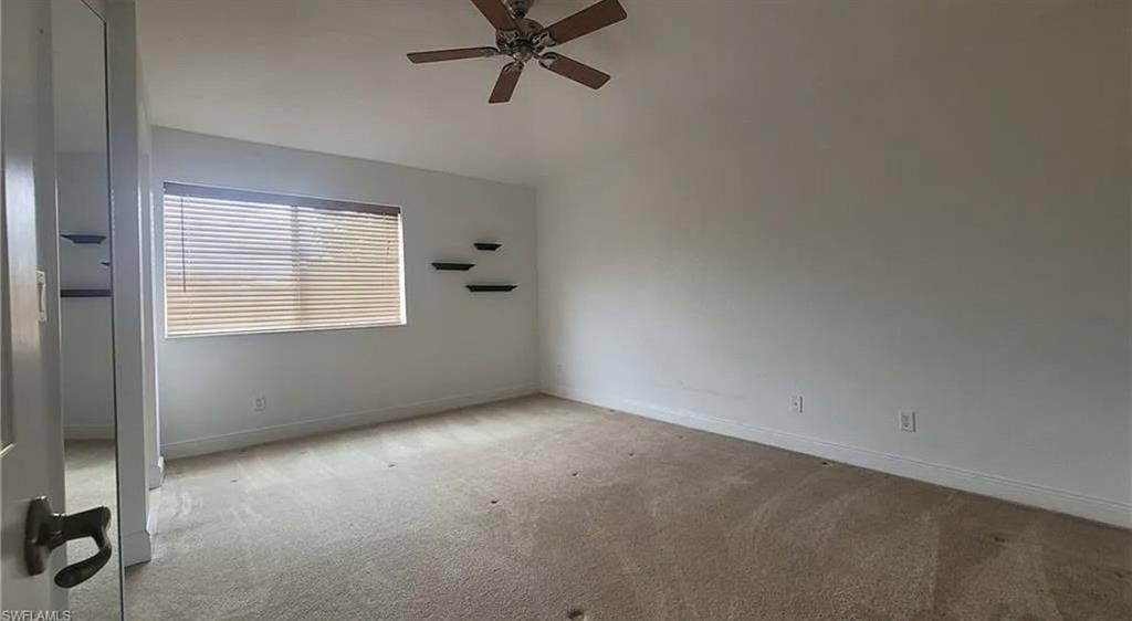 Room for rent beautiful townhouse