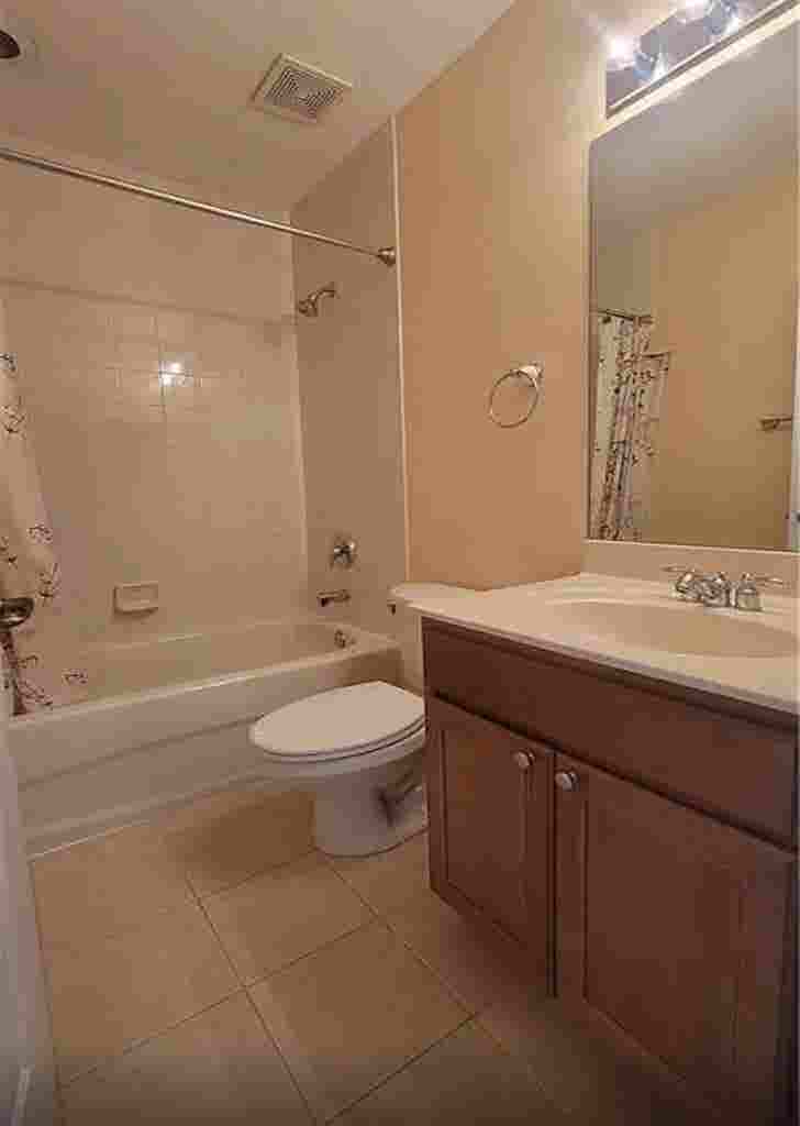 Room for rent beautiful townhouse