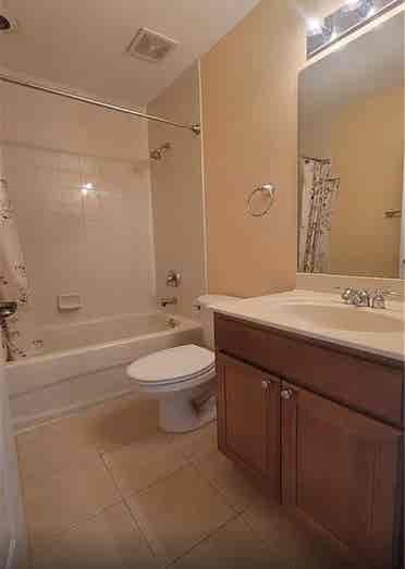 Room for rent beautiful townhouse
