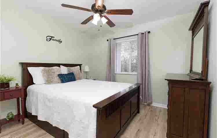 Room for rent beautiful townhouse