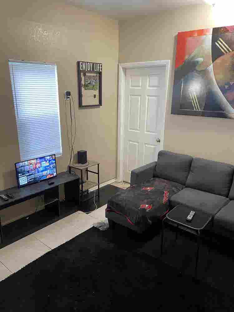 Message me on roomies pic up top