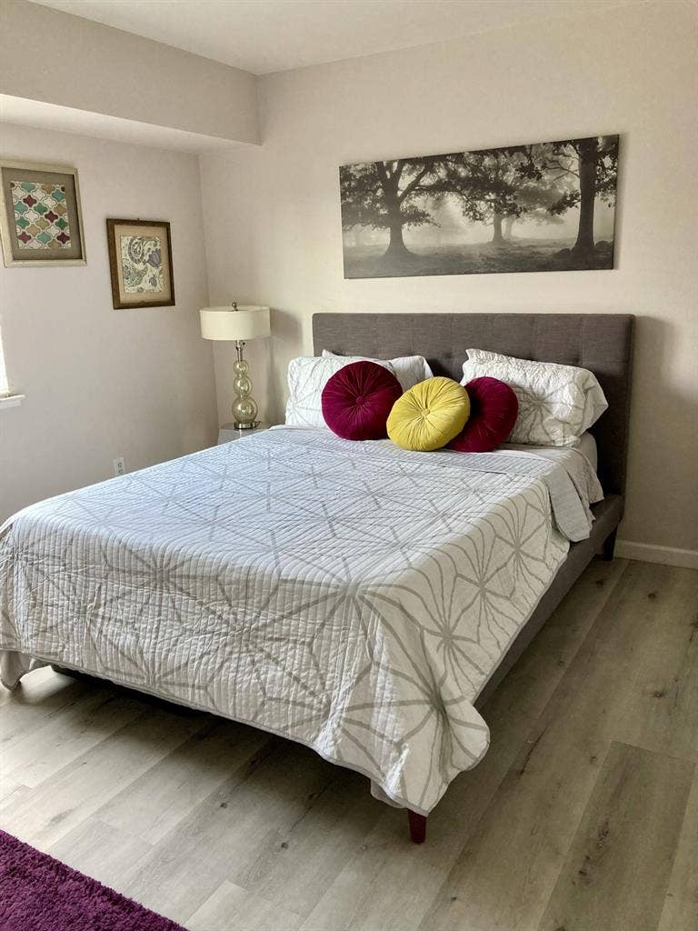 Clean, Cozy & Comfortable Bedroomm