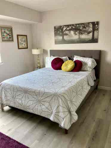 Clean, Cozy & Comfortable Bedroomm