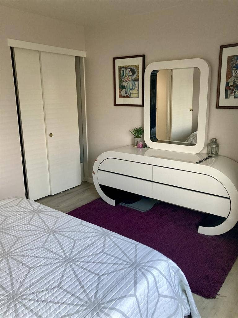 Clean, Cozy & Comfortable Bedroomm