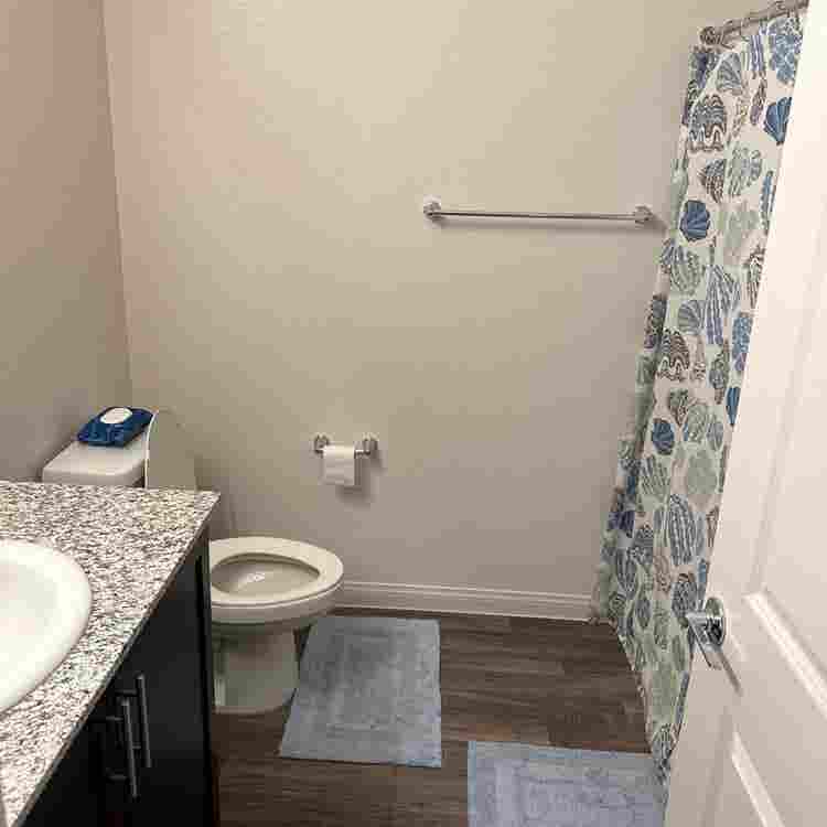 In search for a roommate!