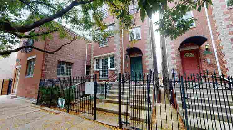 1 BR in Chicago