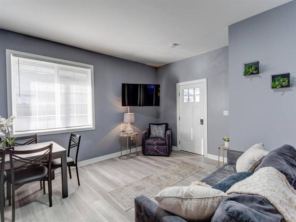 6 BR in Indianapolis