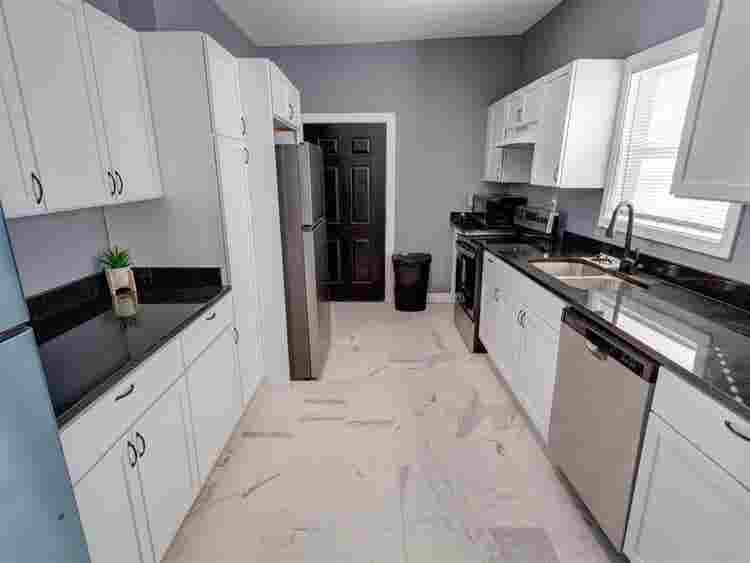 6 BR in Indianapolis