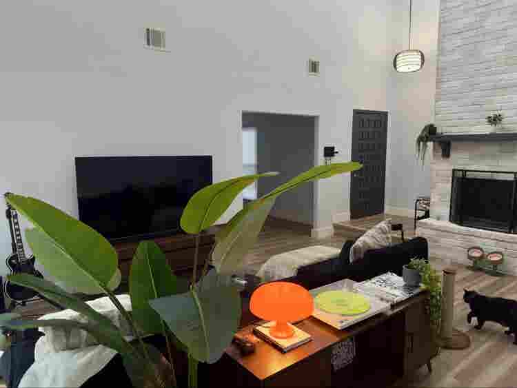 Bedroom w/ Bathroom
