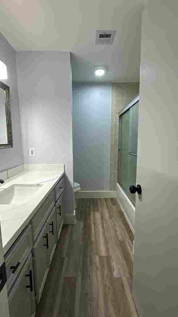Bedroom w/ Bathroom
