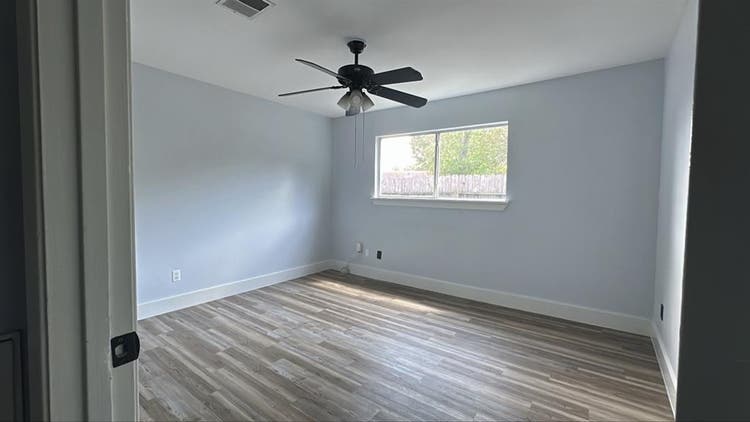 Bedroom w/ Bathroom