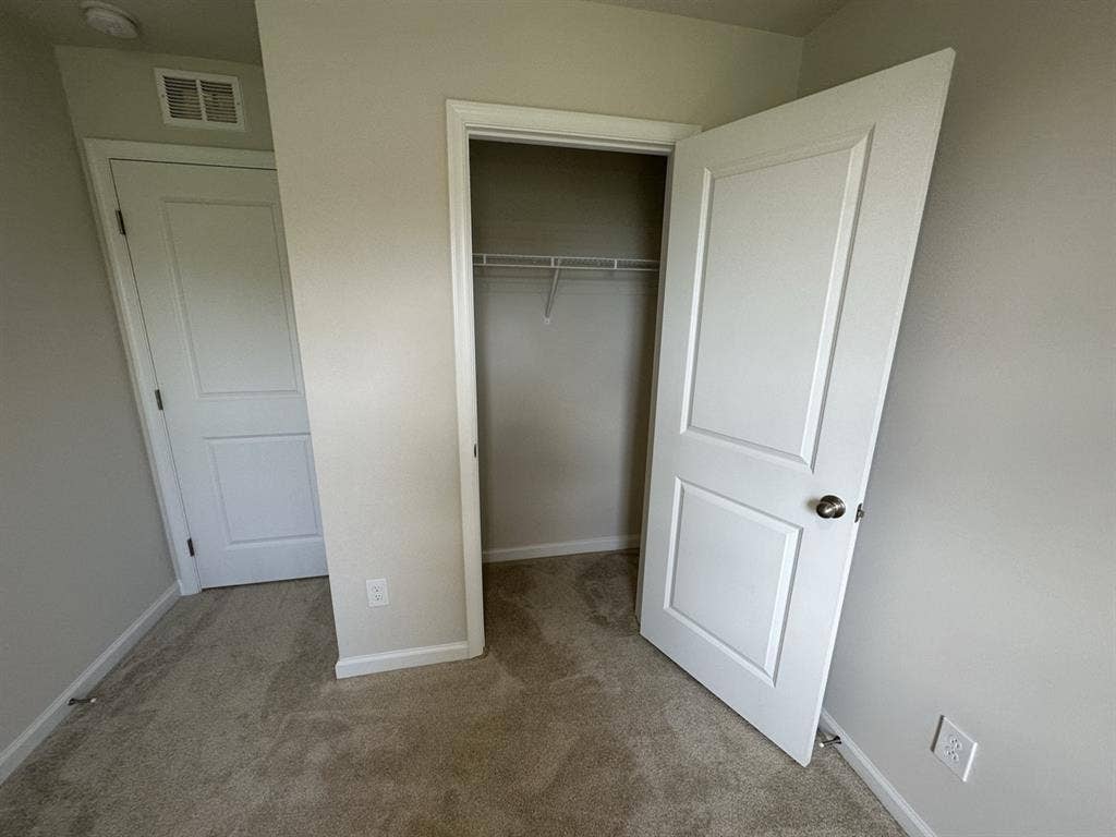 Townhome w/ all utilities included!