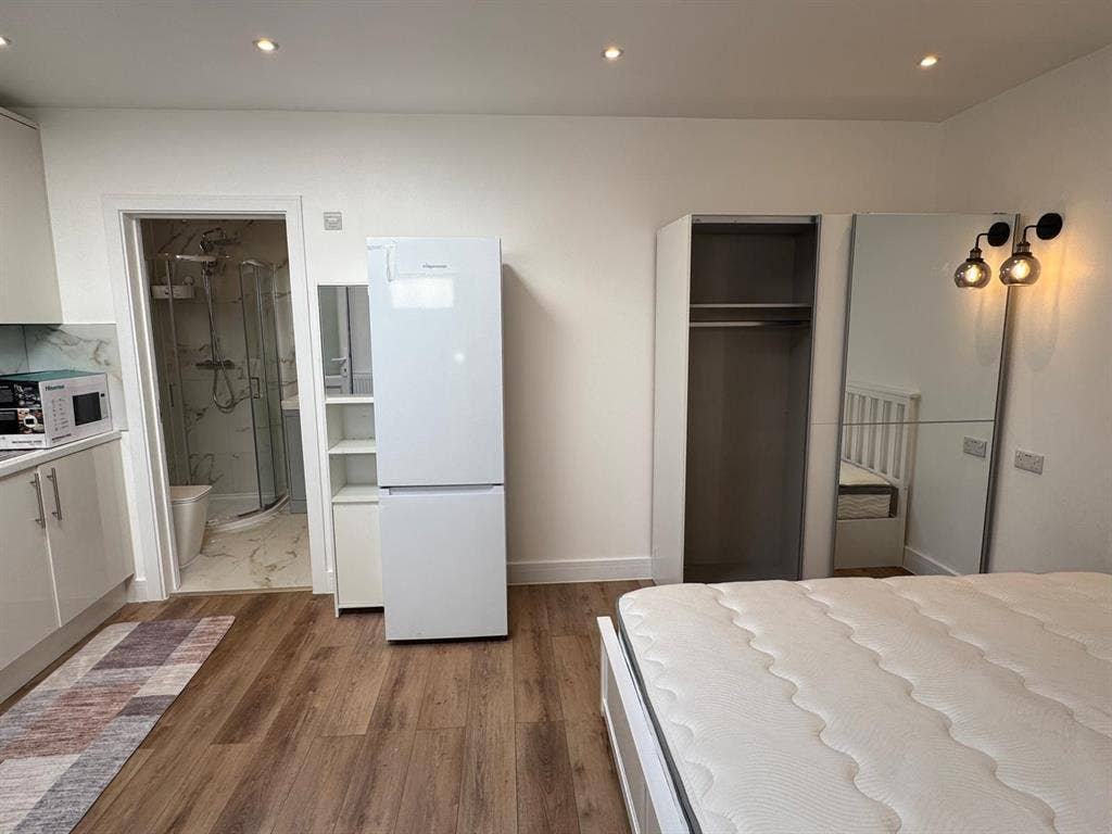 Modern Furnished Studio