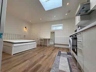 Modern Furnished Studio