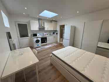 Modern Furnished Studio
