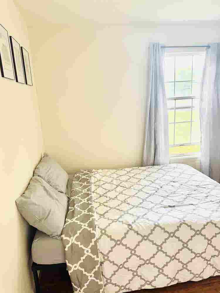 Private Bedroom in District Heights