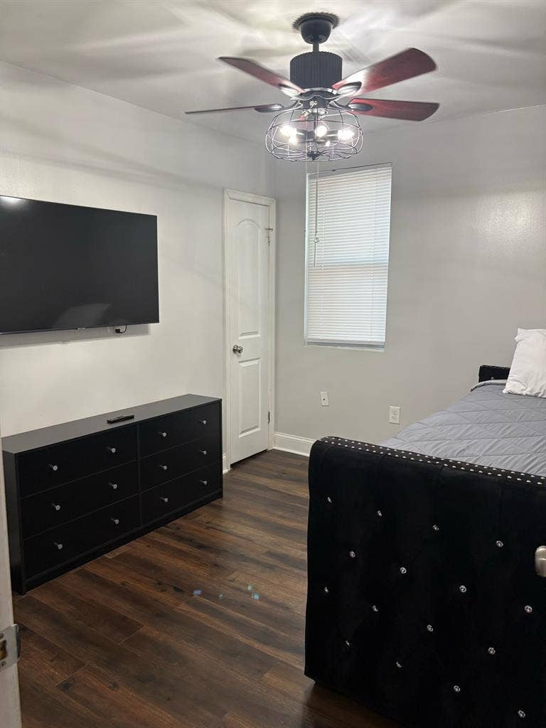 Private Room in East Capitol
