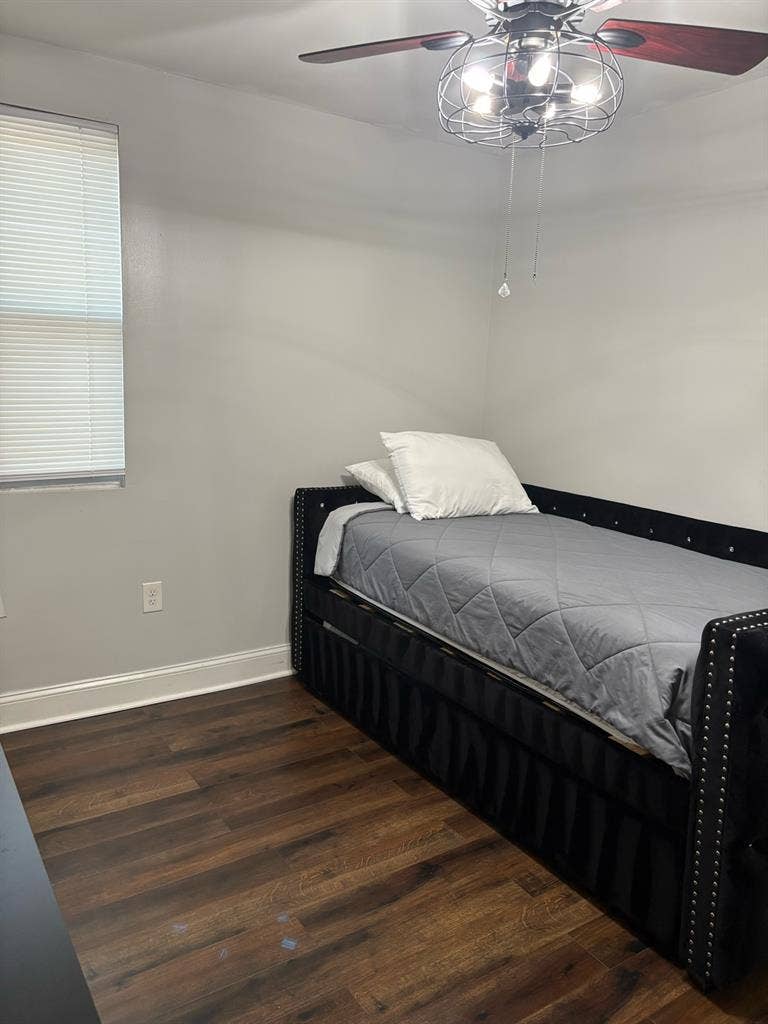 Private Room in East Capitol