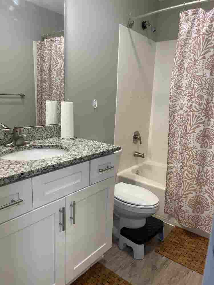 kid-friendly female roommates