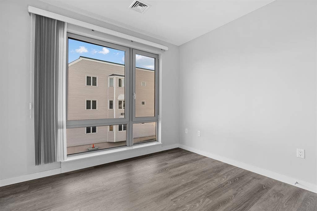Near Tufts Campus! 1 BD Avail!