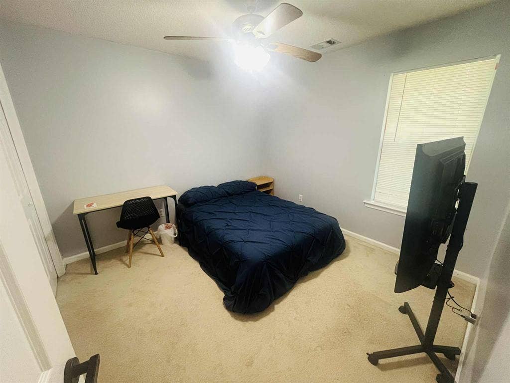 Private room-Male only