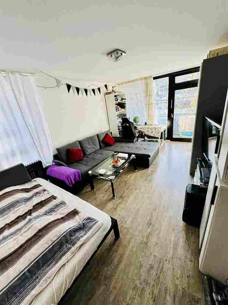 Schönes WG Zimmer mit Balkon