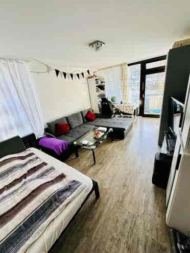 Schönes WG Zimmer mit Balkon