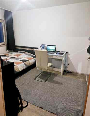 Schönes WG Zimmer mit Fenster