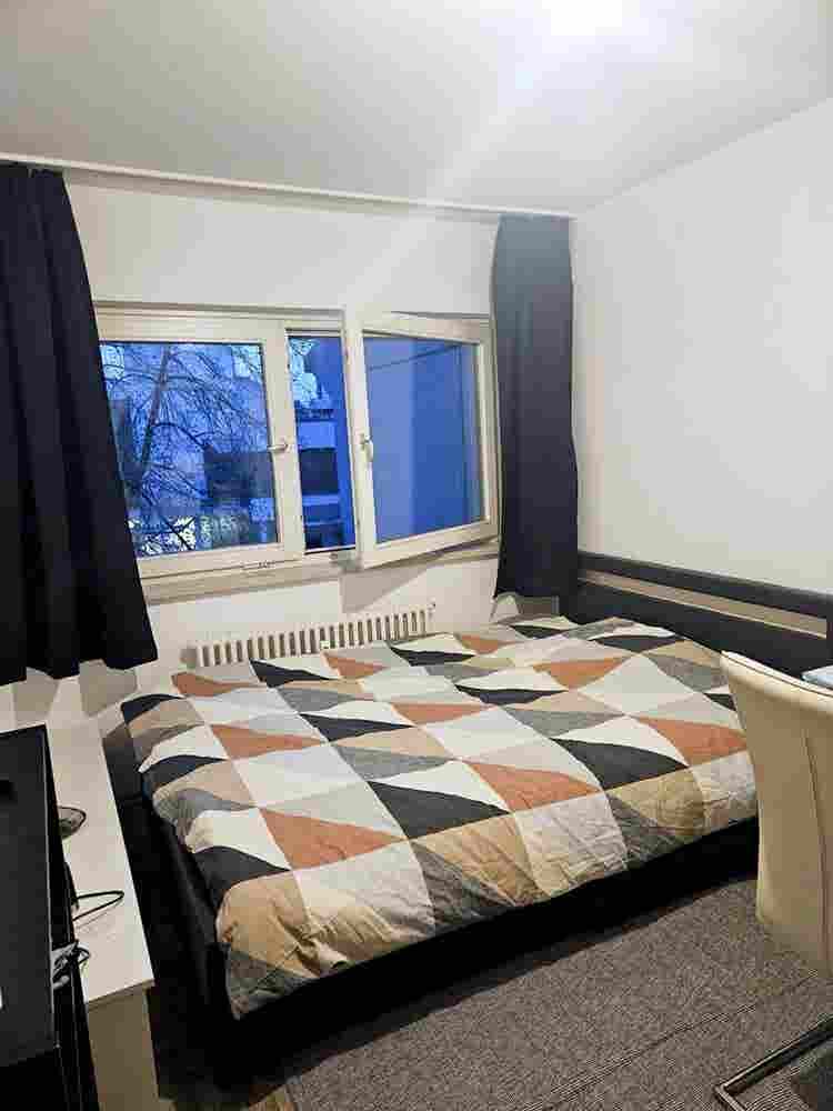 Schönes WG Zimmer mit Fenster