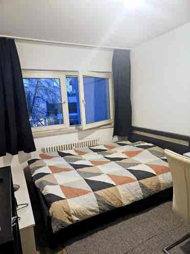 Schönes WG Zimmer mit Fenster