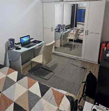 Schönes WG Zimmer mit Fenster