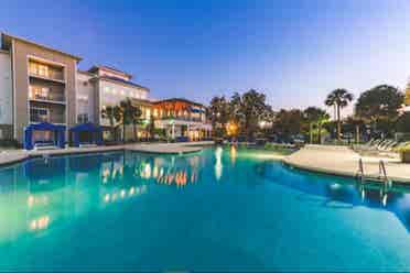 Sublease, move in now!!