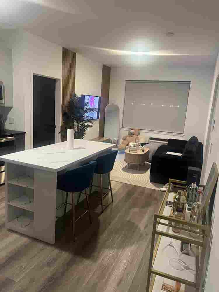 2 Roomates Wanted !!