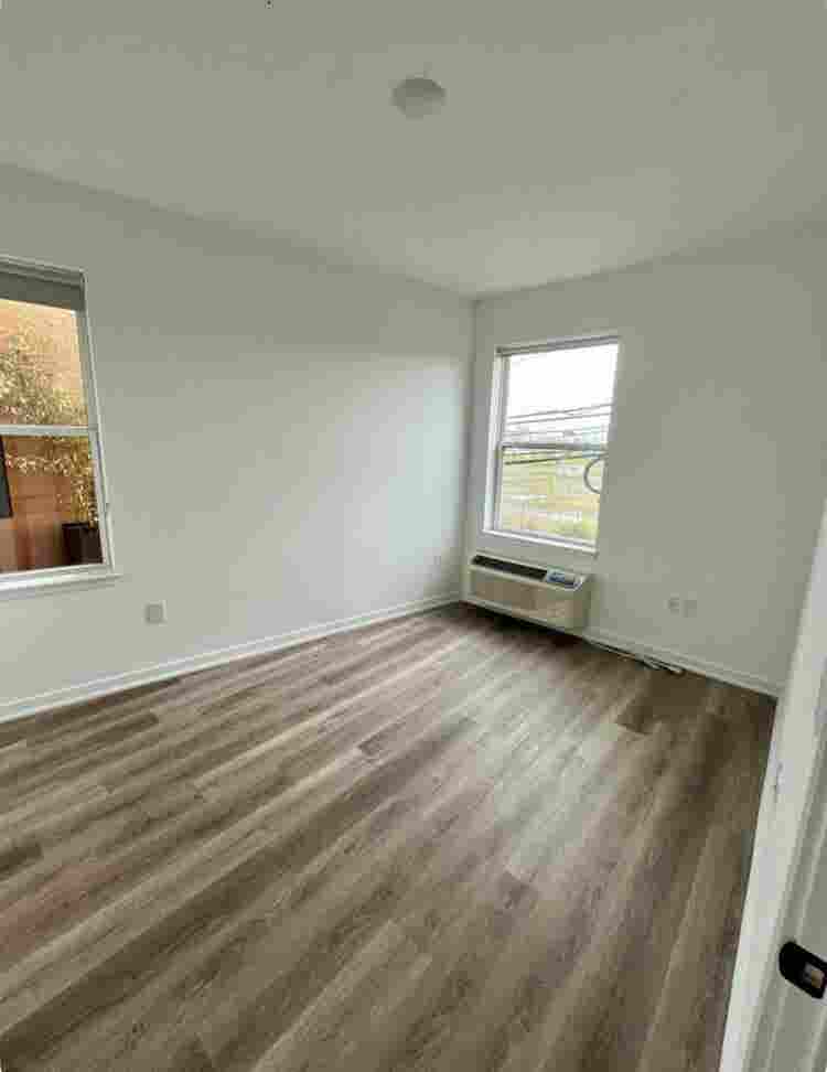 2 Roomates Wanted !!