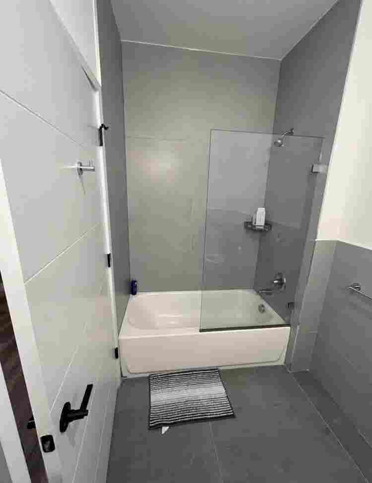 2 Roomates Wanted !!