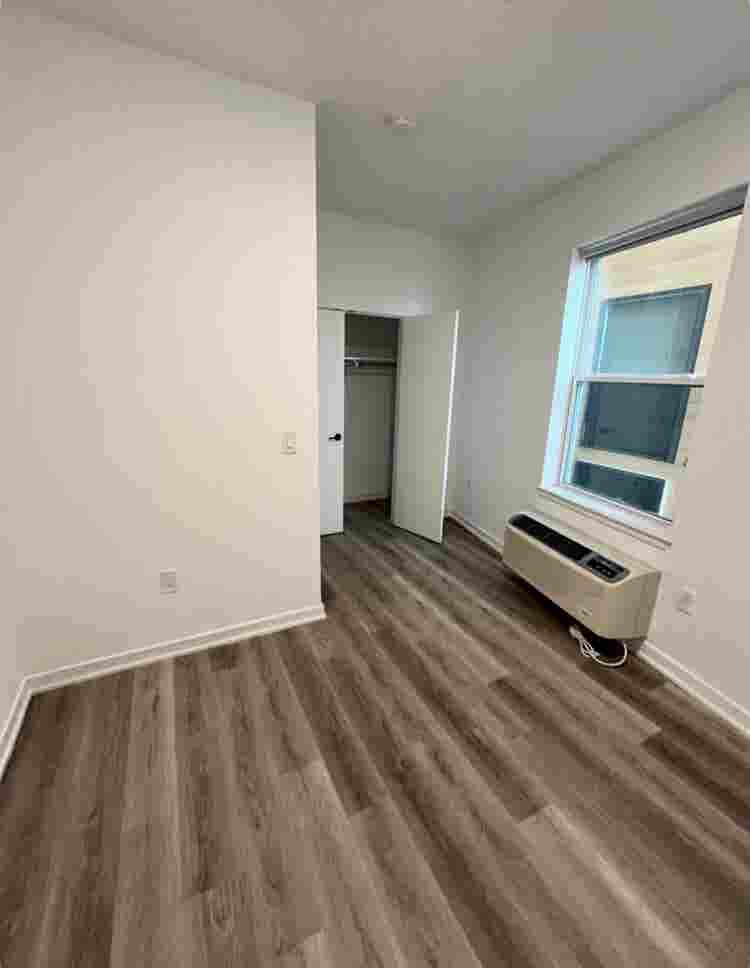2 Roomates Wanted !!