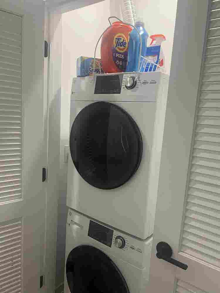 2 Roomates Wanted !!