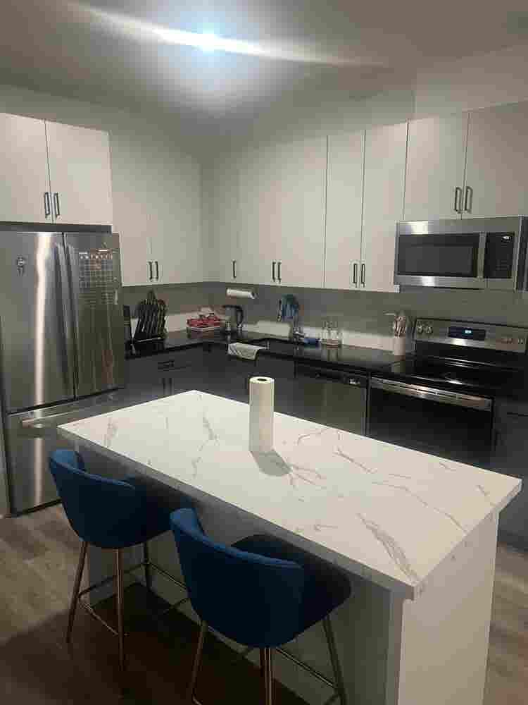 2 Roomates Wanted !!
