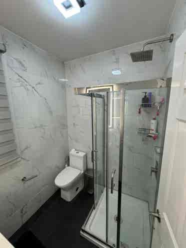 Modern room all utilities included