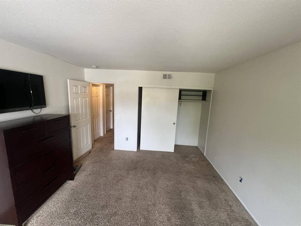 Large room for rent in Corona Hills