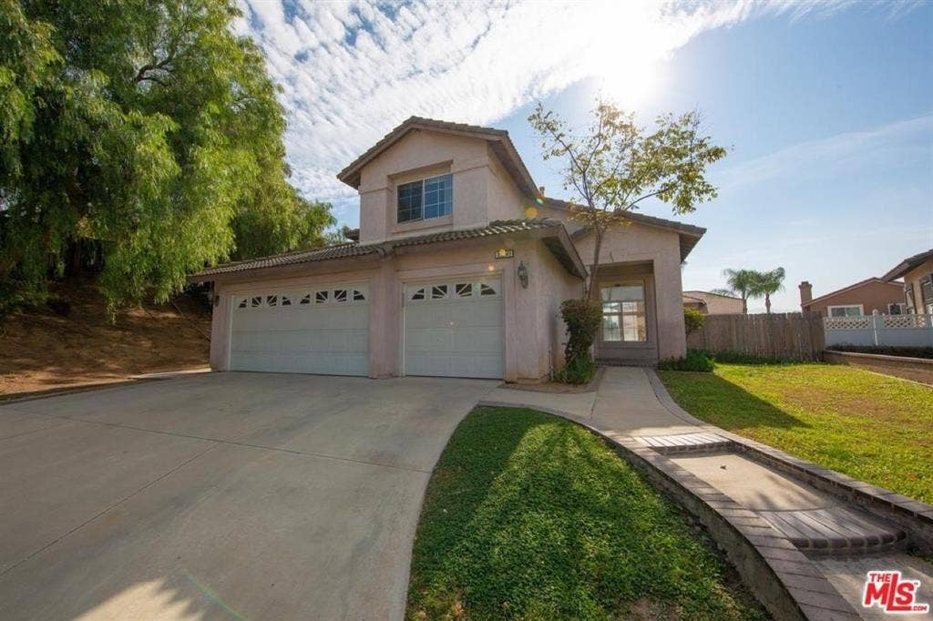 Large room for rent in Corona Hills