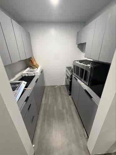 Renovated 4 bedroom unit prime loc